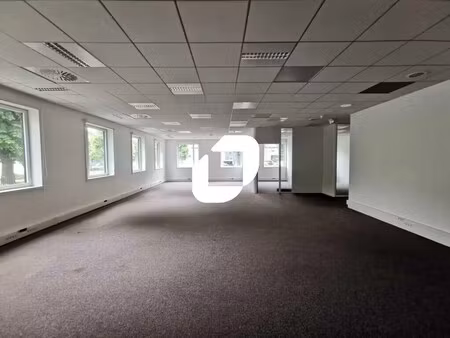 location bureaux 303 m²