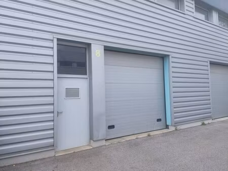 location local d'activités 137 m²