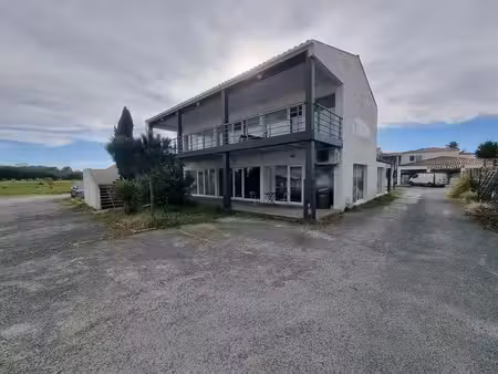 location bureaux saint-pierre-d’oleron 17310 48m² à 126m²