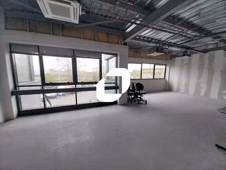 location bureaux 65 m²