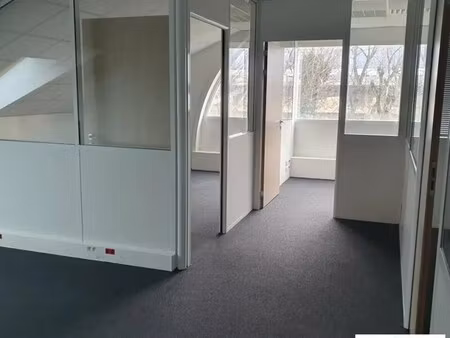 location bureaux 79 m² à 85 m²