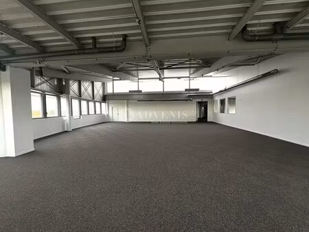 location bureaux 240 m² à 895 m²