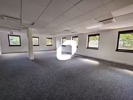 location bureaux 67m² à 853m²