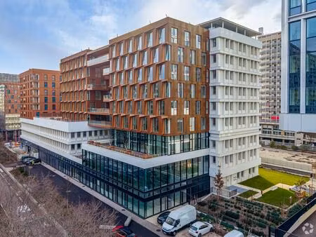 location bureaux 128 m² à 10 882 m²