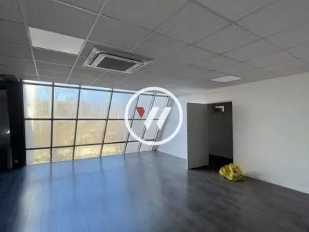 location commerce aubagne 13400 425m²