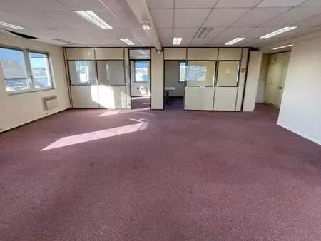 location bureaux 14 m² à 134 m²