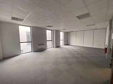 location bureaux 48 m² à 393 m²