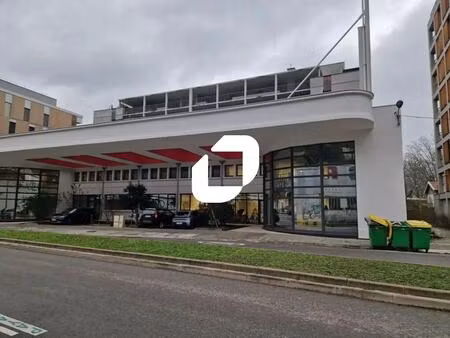 location commerce 100 m² à 200 m²