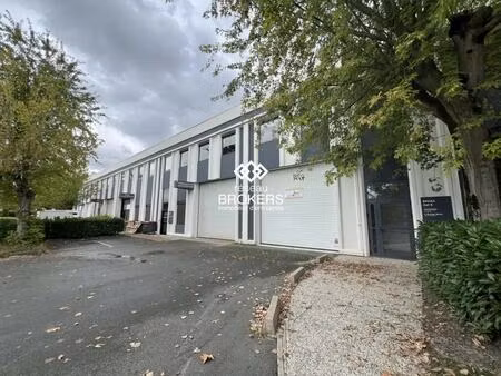 location commerce 61 m² à 320 m²