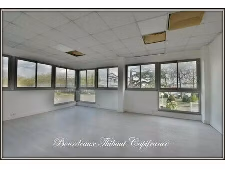 location bureaux 65 m²