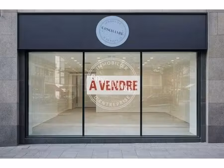 vente commerce 2 500 m²