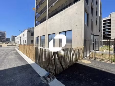 vente commerce 134 m² à 836 m²