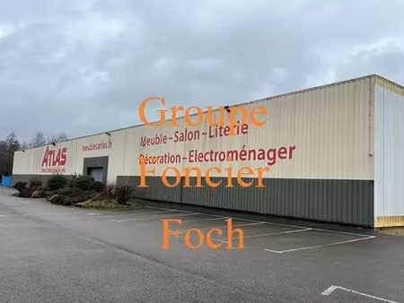 vente commerce 2 150 m²