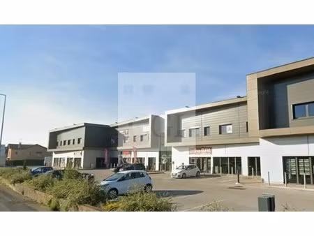 location commerce 124 m² à 967 m²