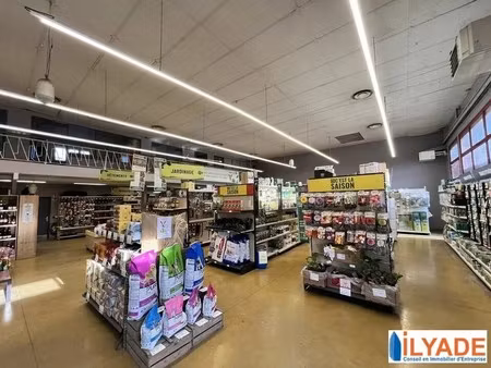 vente commerce 1 752 m²