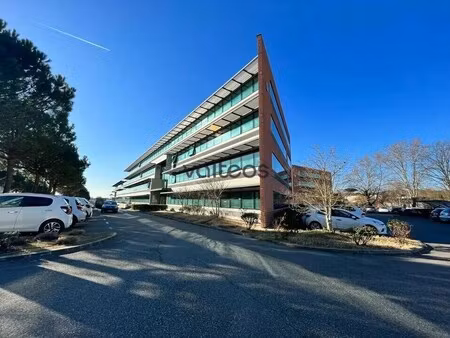 location bureaux 342 m² à 695 m²