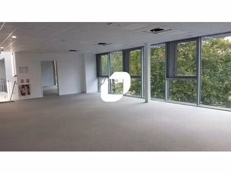 location bureaux 184 m² à 766 m²