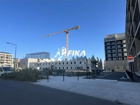 vente commerce 136 m² à 839 m²