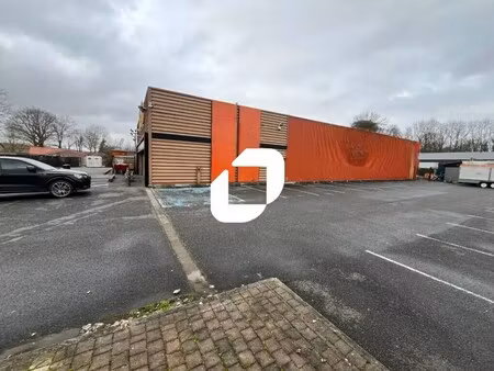 vente commerce 1 200 m²