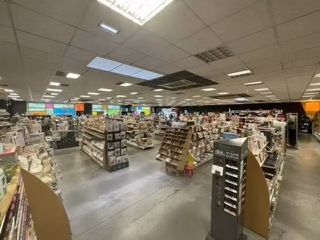 vente commerce 790 m²