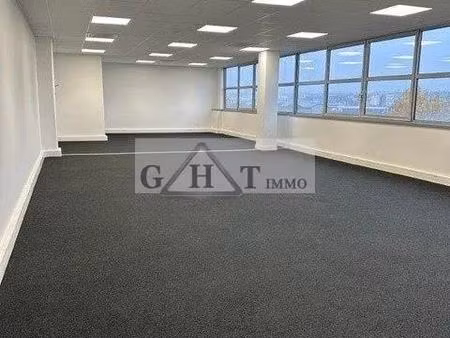 location bureaux 131 m²