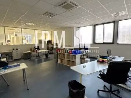 location bureaux 761 m²