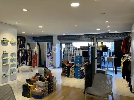 vente commerce 134 m²