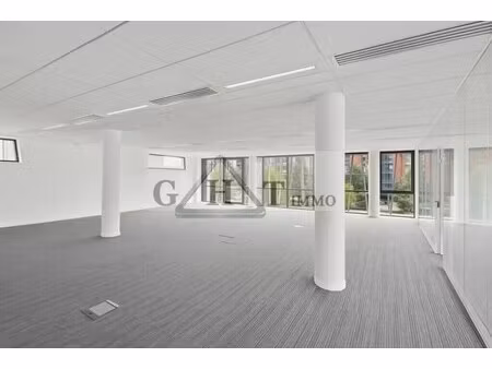 location bureaux 823 m²