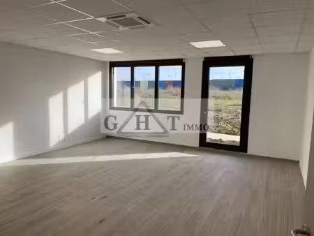 location bureaux saint-pathus 77178 296m²