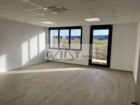 location commerce 296 m²
