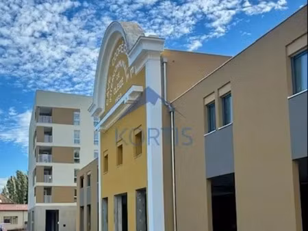 vente commerce 79 m² à 349 m²