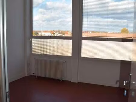location bureaux 12 m² à 158 m²