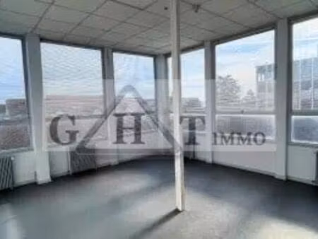 location bureaux 93 m²