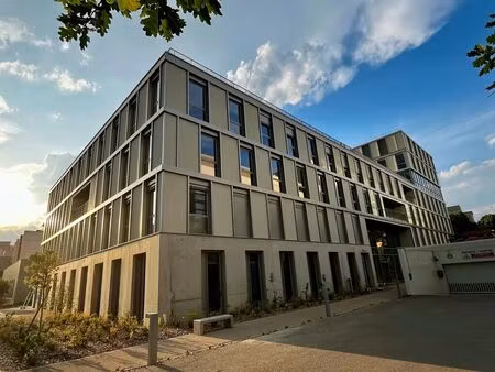 location bureaux 210 m² à 4 730 m²