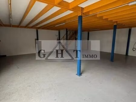 location entrepôt 220 m²
