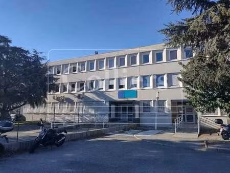 location bureaux 150 m² à 699 m²