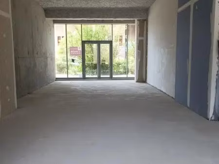 vente commerce saint genis pouilly 01000 82m²