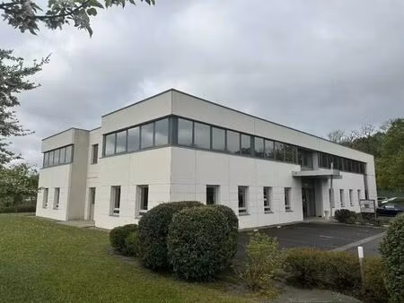 location bureaux 251 m²