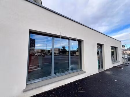 vente commerce 141 m²