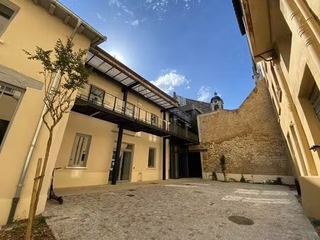 vente commerce 92 m² à 155 m²