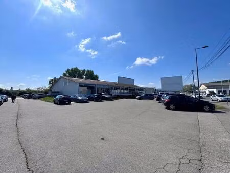 vente commerce 1 400 m²