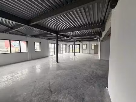 vente commerce 67 m² à 600 m²