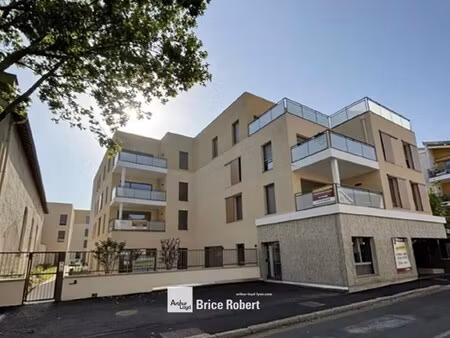 vente commerce 79 m² à 251 m²