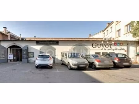 vente commerce 239 m² à 342 m²