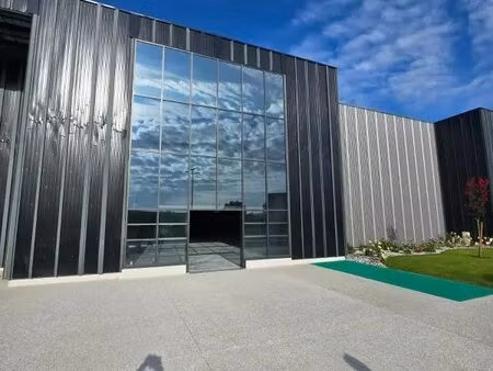 vente commerce 2 242 m²