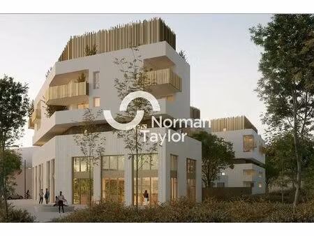 vente commerce 129 m² à 334 m²