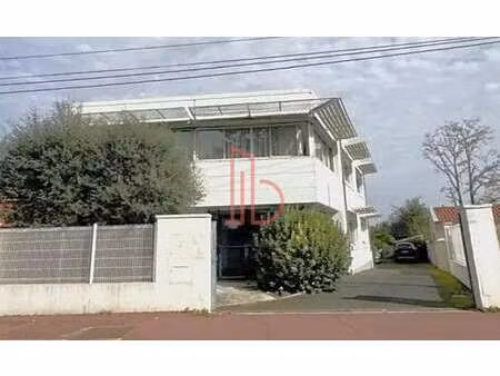 location bureaux 273 m²