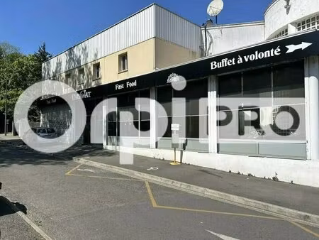 vente commerce 810 m²