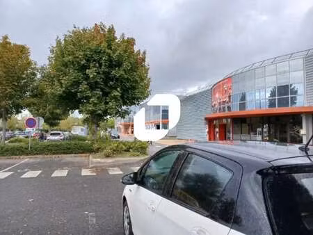 vente commerce 890 m²