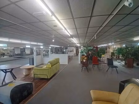 vente commerce 3 170 m²